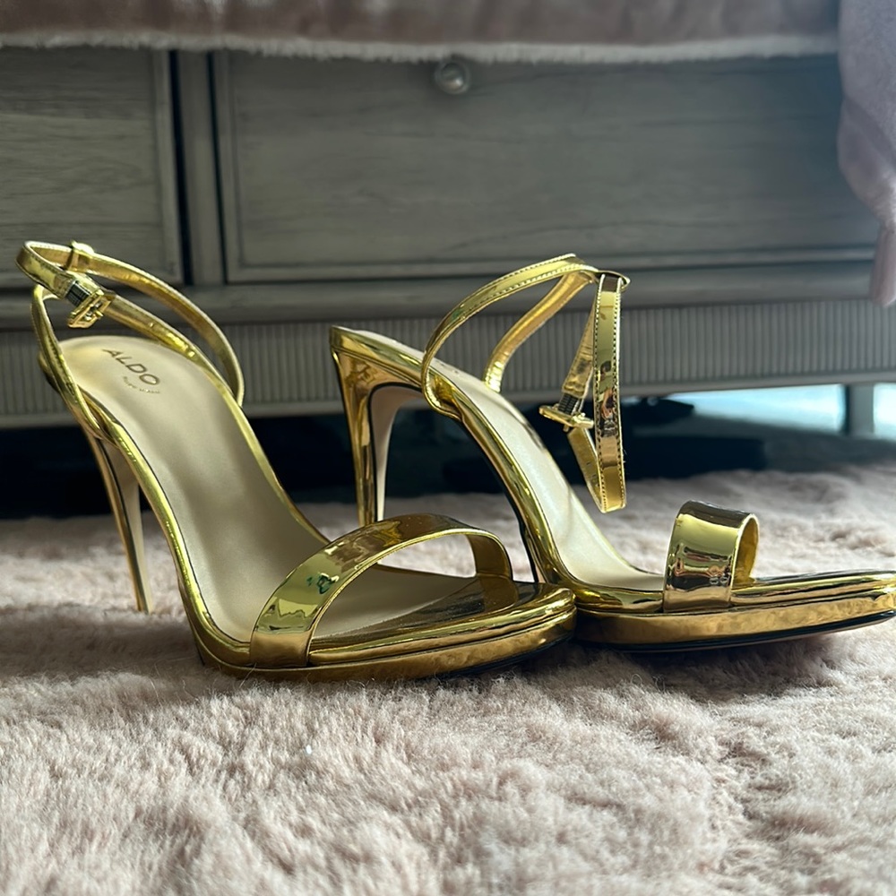 Smoking Hot 🔥 Gold Aldo Sandal BRAND NEW IN BOX!